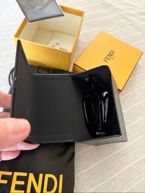 Fendi Black Cat-Eye Sunglasses with Logo Detail